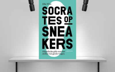 Socrates op sneakers van Elke Wiss